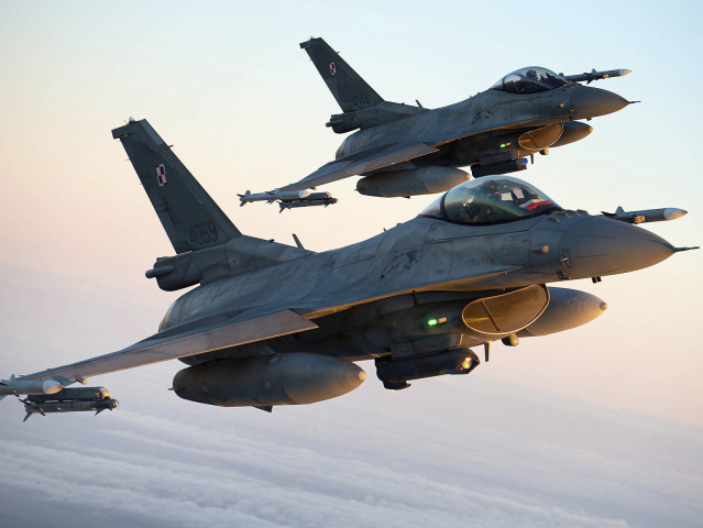 F-16 / Stíhačka /