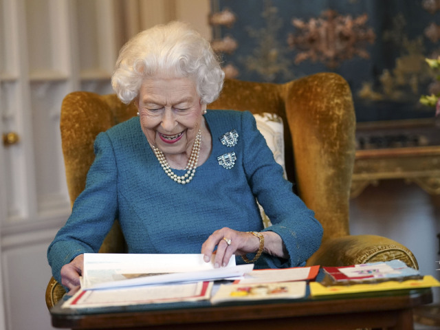 CORRECTION Britain Queen Platinum Jubilee