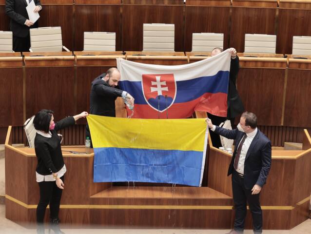 nr sr parlament vlajky