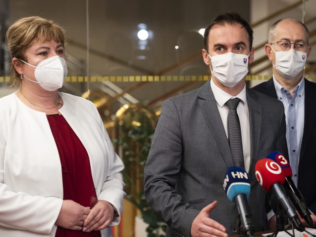 Monika Kavecká / Michal Šipoš / Peter Kremský /