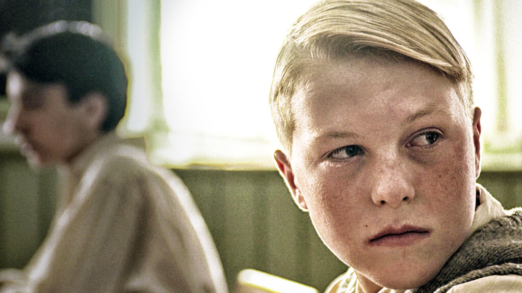 Odpusť nám naše hriechy, krátky film na Netflixe prenesie divákov do roku 1939.