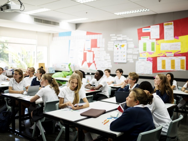 uzitocna, skola, stredna skola, studenti,