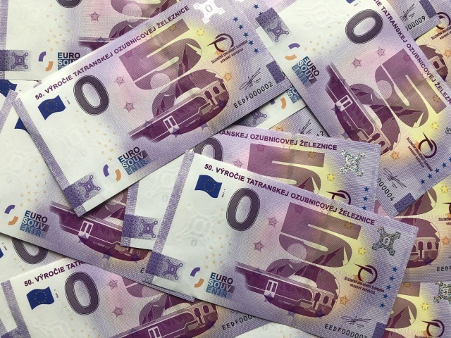 Jedinecne bankovky zdobia tatranske stity s novymi hybridnymi vozidlami