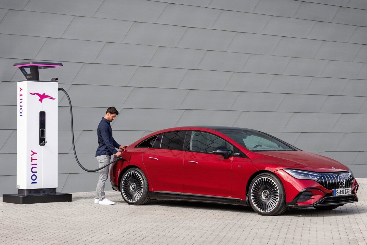 Mercedes-Benz EQE 43 AMG - 2022