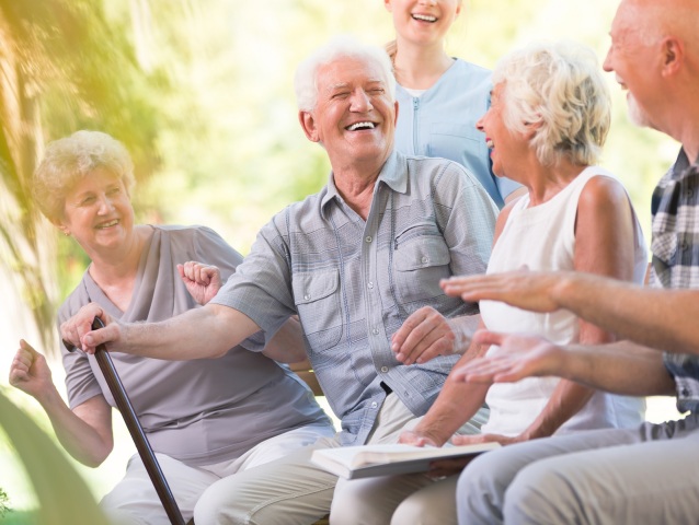 seniori dôchodcovia dôchodca penzista