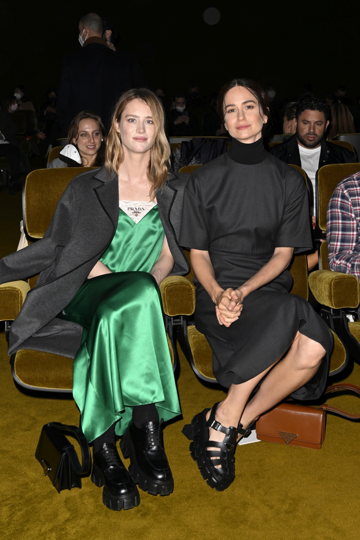 Mackanzie Davis (vľavo) a Katherine Waterston