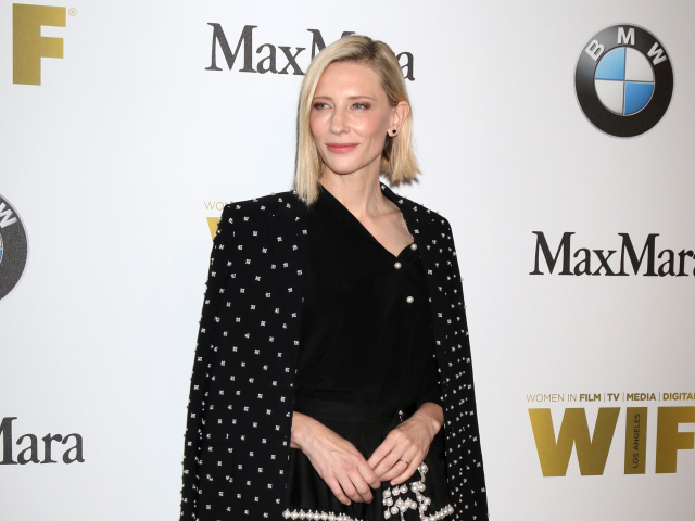 Cate Blanchett, módny tip, blejzer (sako) verzus šaty