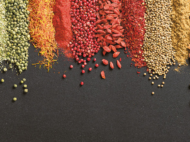 korenie, koreniny, paprika, škorica, čierne korenie