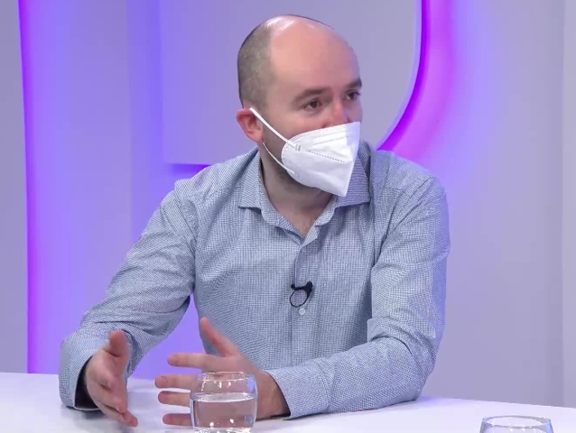 Slavomír Molnár, Ide o peniaze