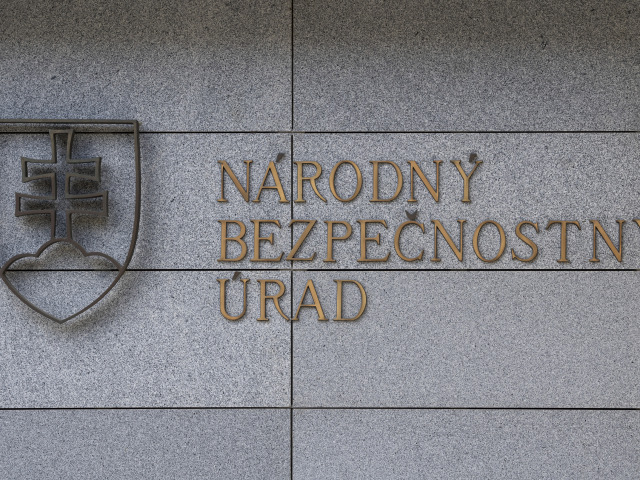 NBÚ