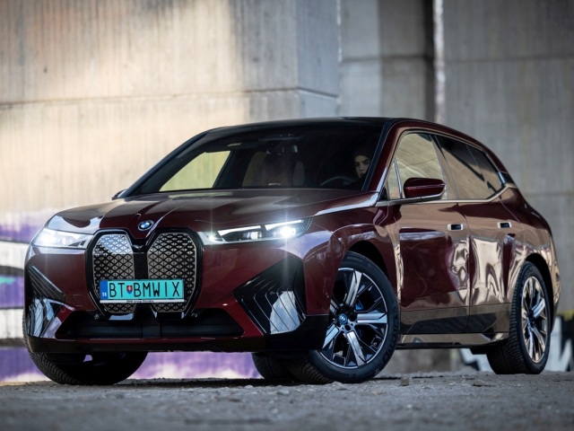 BMW iX xDrive50 - test 2022