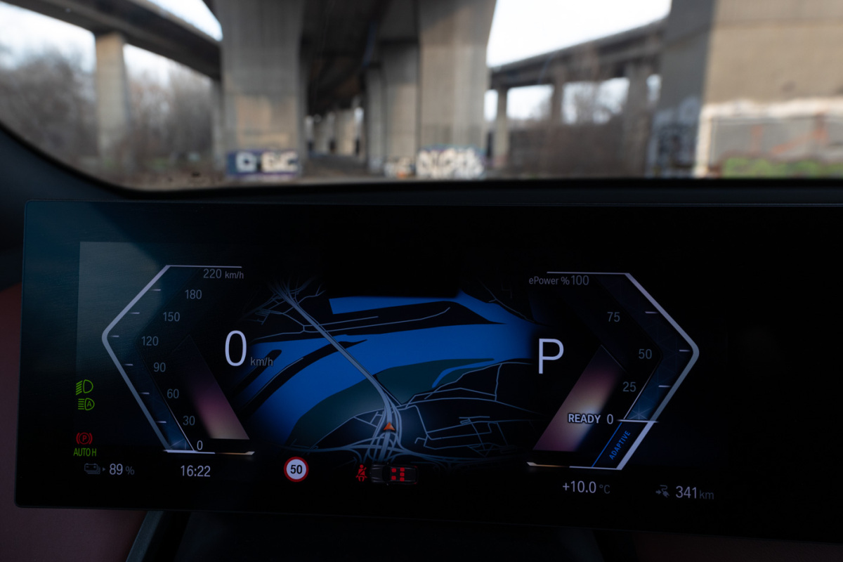 BMW iX xDrive50 - test 2022