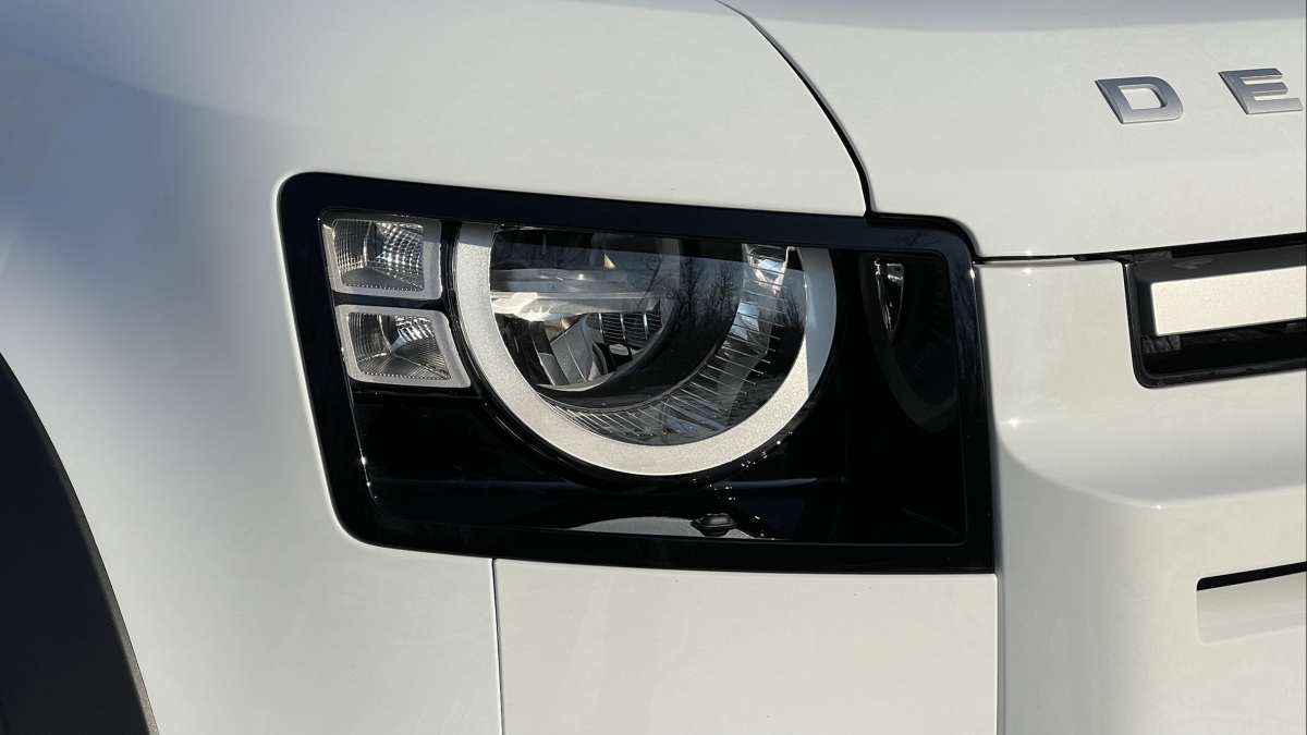 Land Rover Defender 110 D200 (2022)