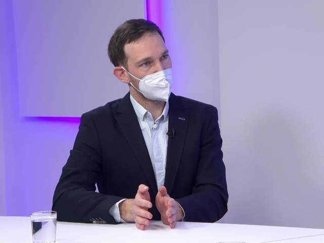 Martin Vlachynský, Ide o peniaze