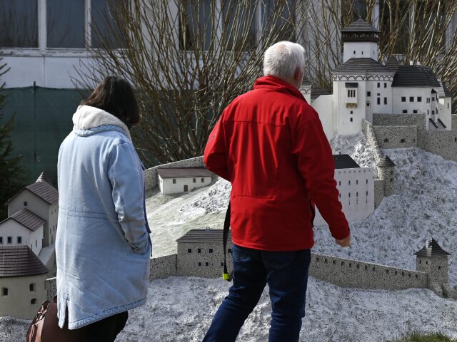Podolie hrady zámky miniatúry park turizmus zaujímavosti T