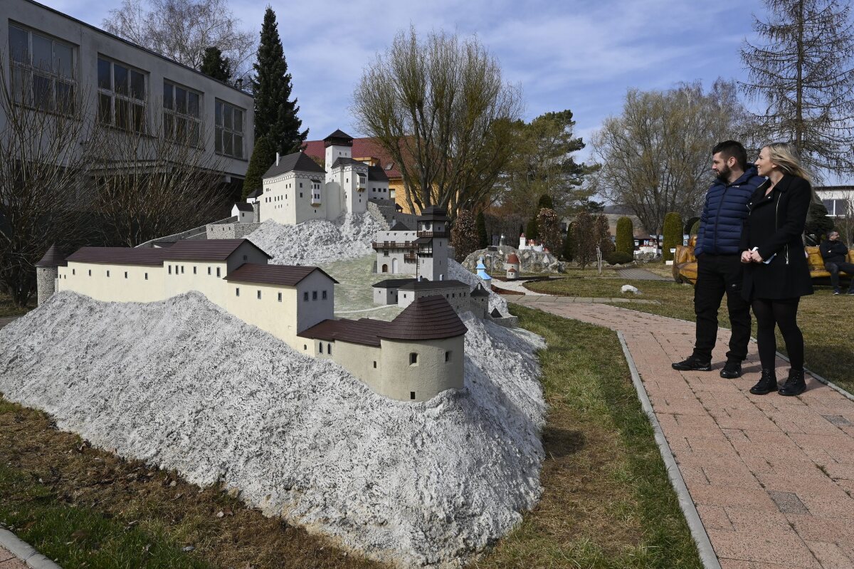 Podolie hrady zámky miniatúry park