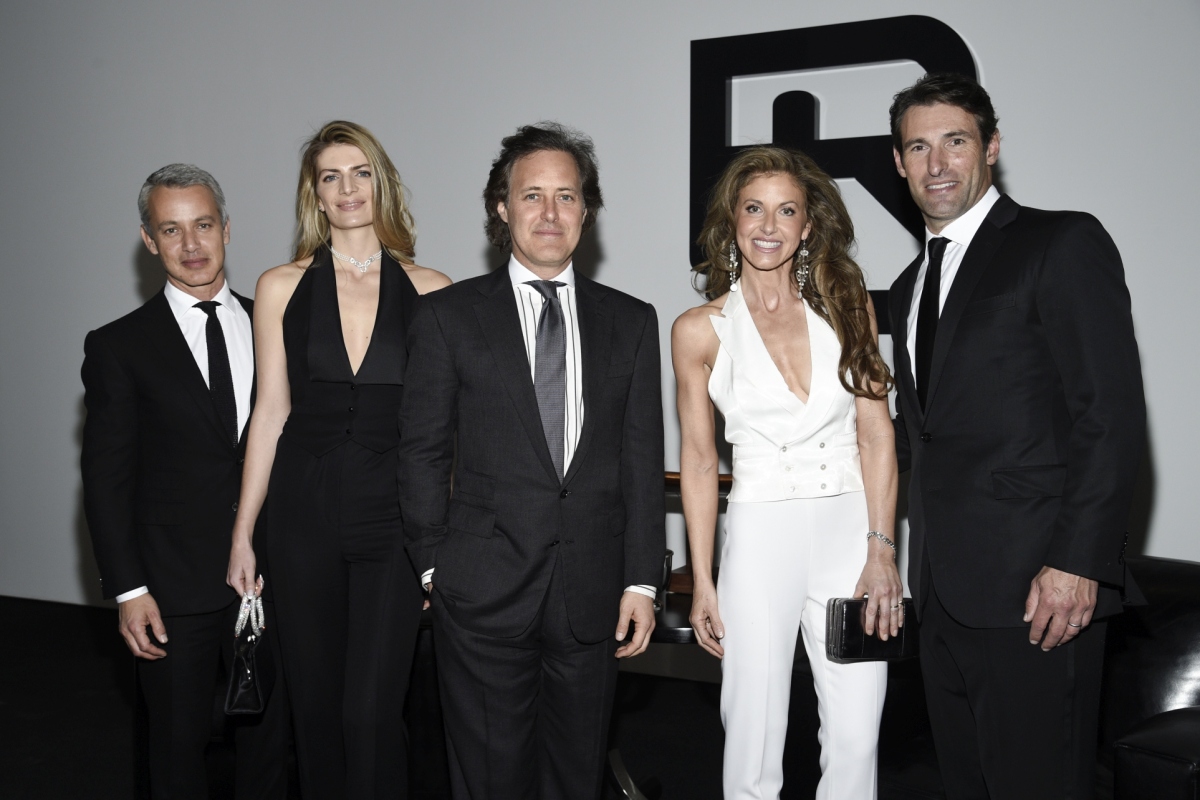 Andrew Lauren a jeho manželka Natascha Schuetz, David Lauren a Dylan Lauren s manželom Paulom Arrouetom.