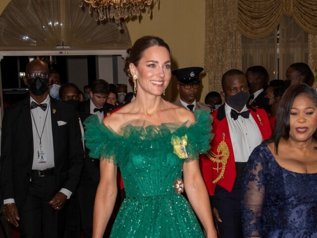 Vojvodkyňa Kate v róbe od Jenny Packhamovej. 