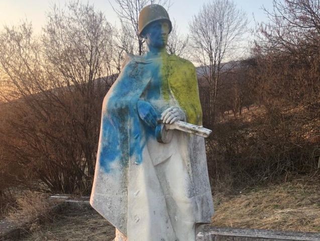 Socha sovietskeho vojaka v Bošáci, vandali