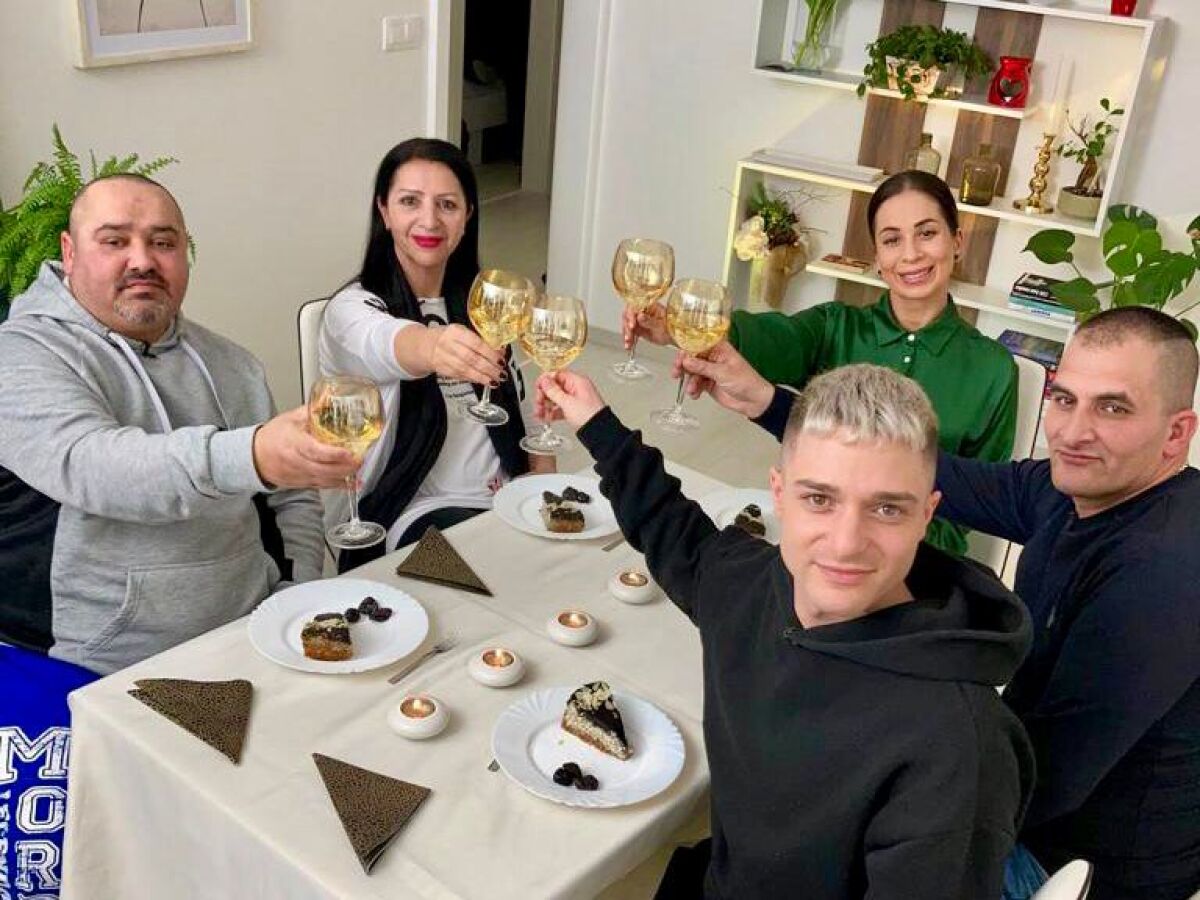 bez servítky,
