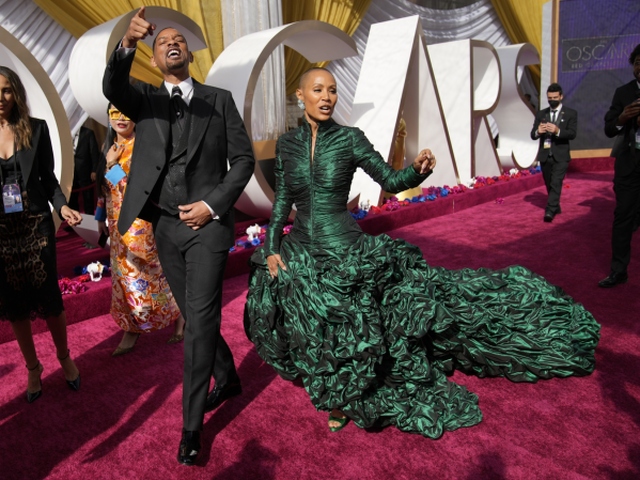 Herec Will Smith a jeho manželka Jada Pinkett Smith na 94. ročníku Oscarov. 