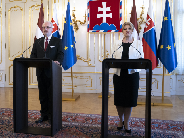 Lotyšsko, Čaputová, Levits