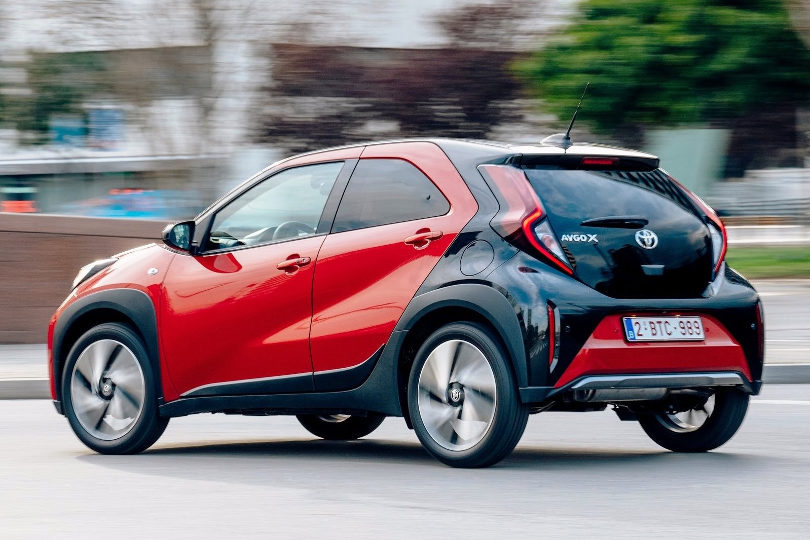 Najekologickejším benzínový autom je miniatúrna Toyota Aygo X. Aj tu ale platí, že jej nízka spotreba ide na úkor priestoru či výkonu.