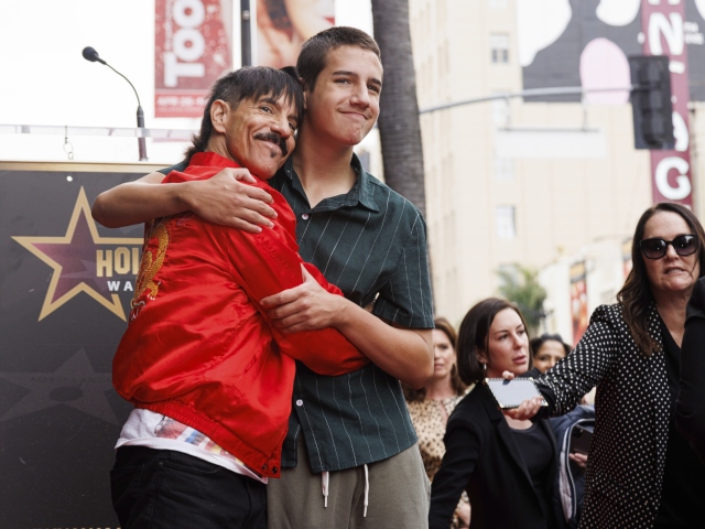 Anthony Kiedis (vľavo) a jeho syn Everly Bear Kiedis