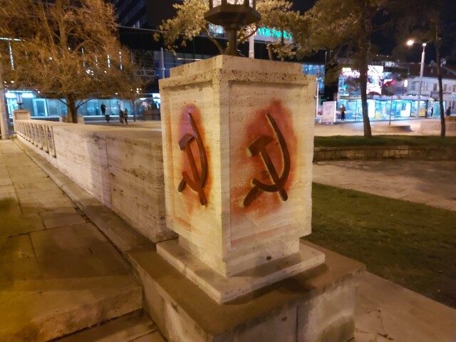 Košice, pamätník, pomaľovaný