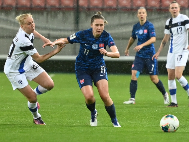 Mária Mikolajová v súboji s Evelinou Summanenovou.