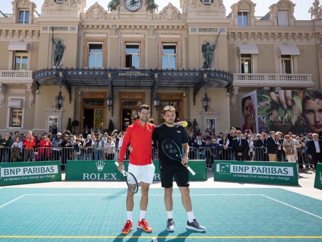 Novak Djokovič a Stan Wawrinka pred kasínom v Monte Carle.