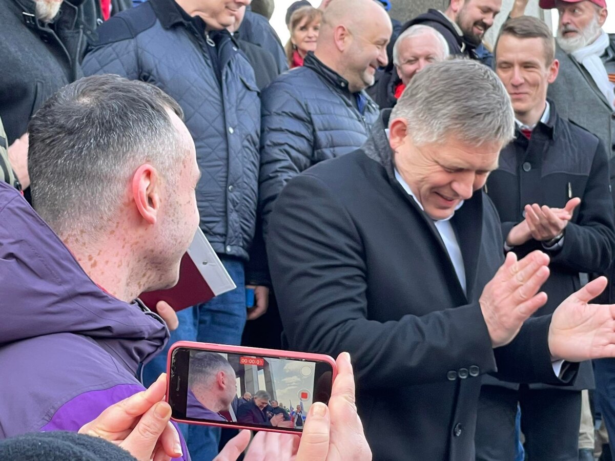 Smer, protest, Slavín