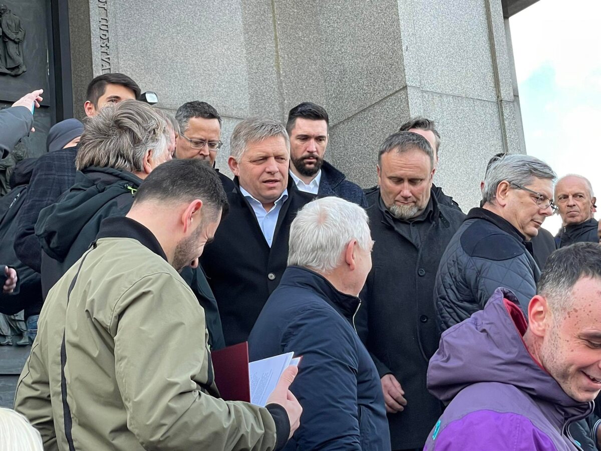 Smer, protest, Slavín