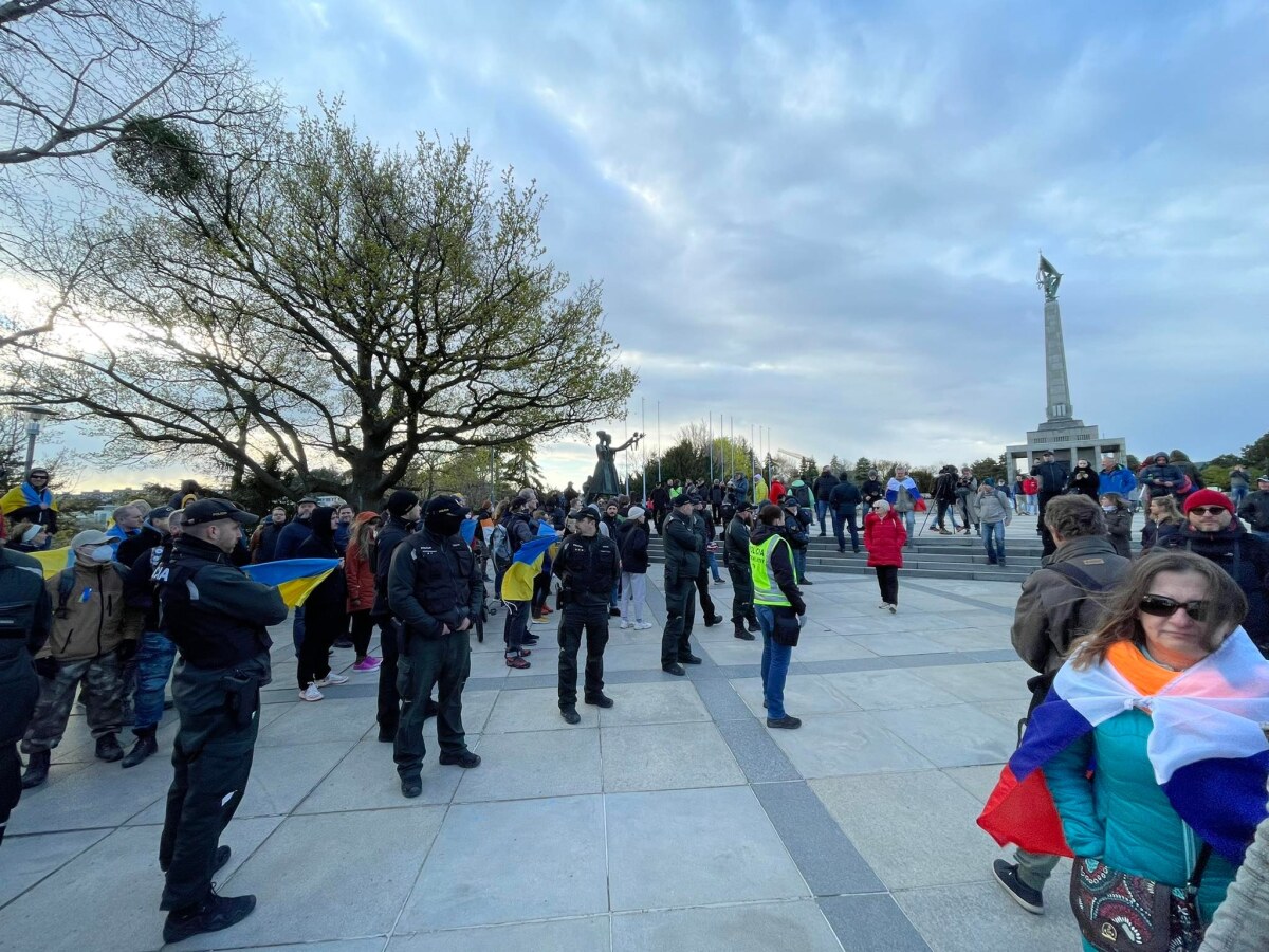 Smer, protest, Slavín