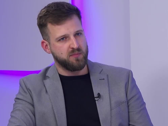 Michal Pružinský, Ide o peniaze