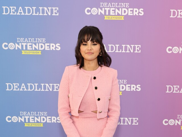 Herečka a speváčka Selena Gomez oblečená v značke Mango. 