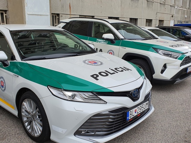 ministerstvo vnutra, auto, policajti, hybrid, elektromobil