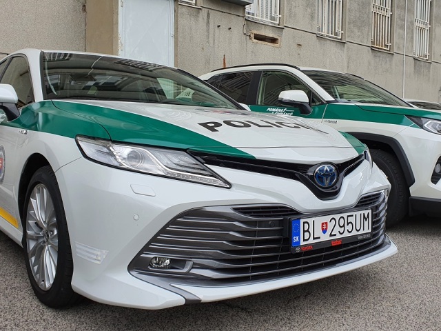 ministerstvo vnutra, auto, policajti, hybrid, elektromobil