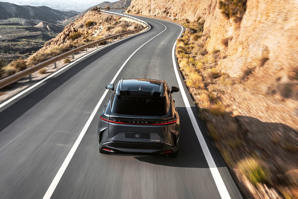 Lexus RZ 450e - 2022