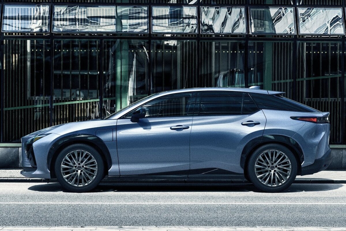 Lexus RZ 450e - 2022