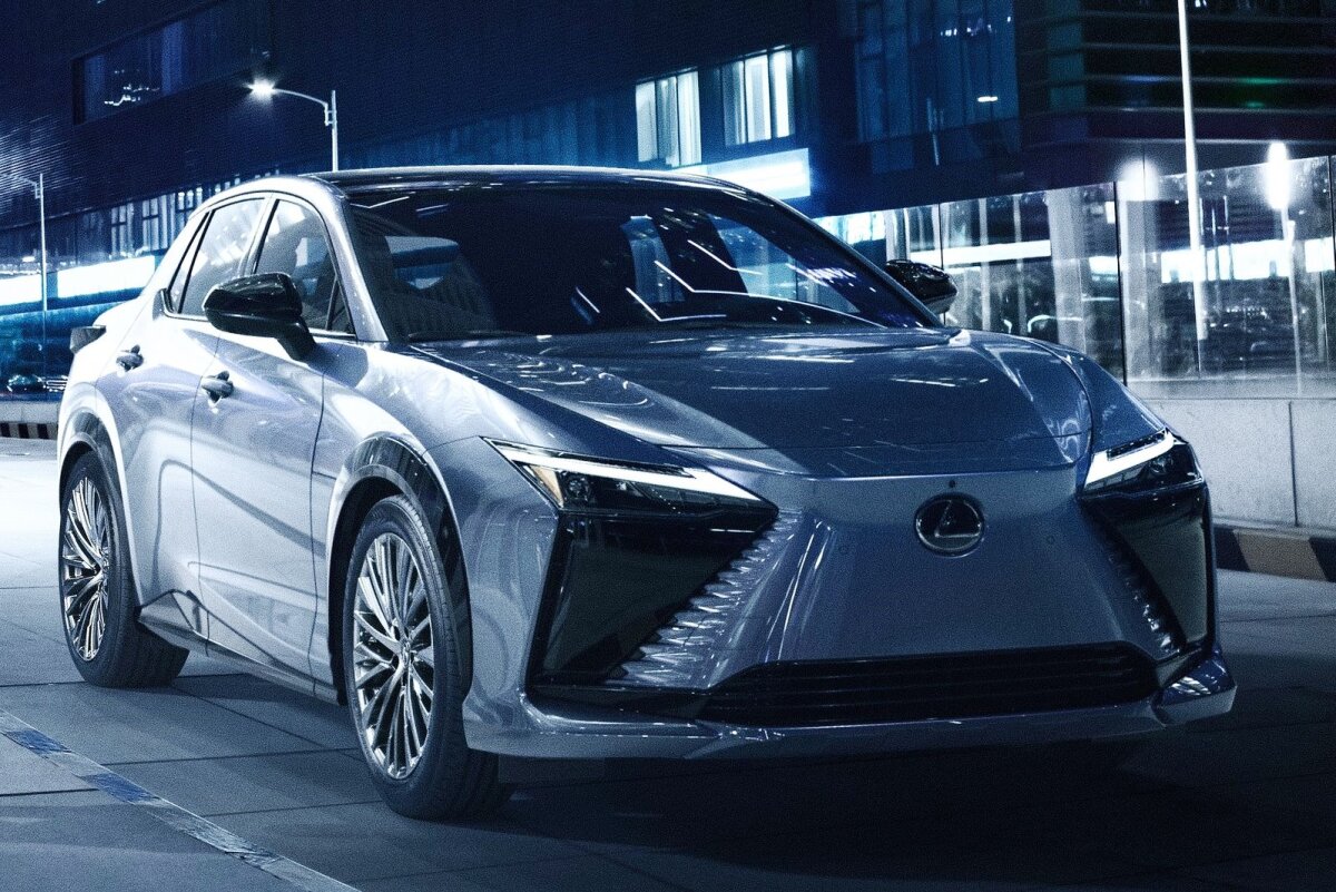 Lexus RZ 450e - 2022