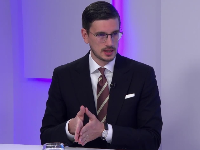 Martin Babocký, Ide o peniaze