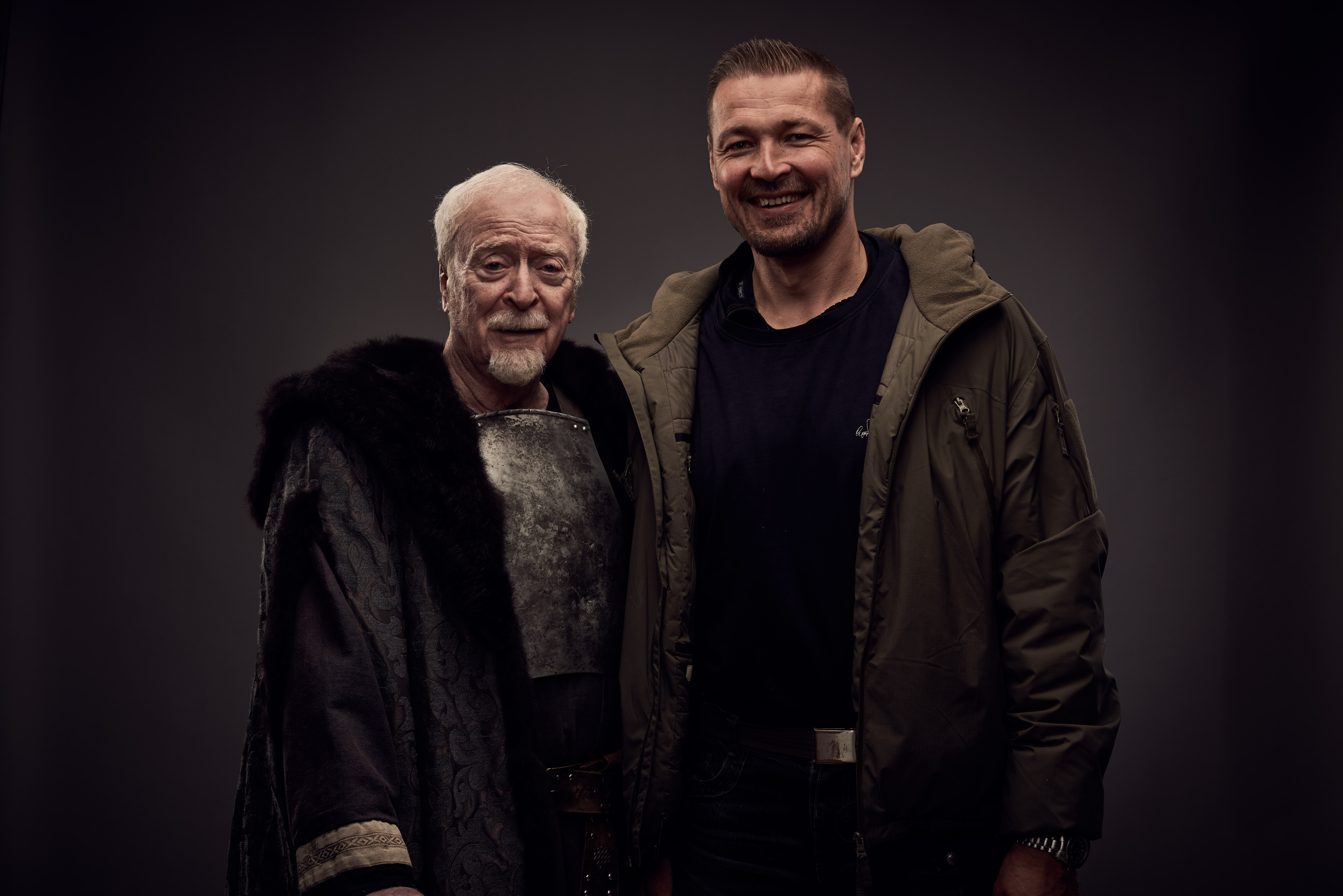 Britský herec Michael Caine a Petr Jákl, režisér filmu Jan Žižka.
