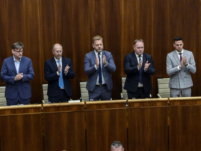 Bratislava, NR SR, parlament, Ukrajina, Zelenskyj