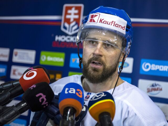 SR Fínsko MS2022 Hokej tréning BAX