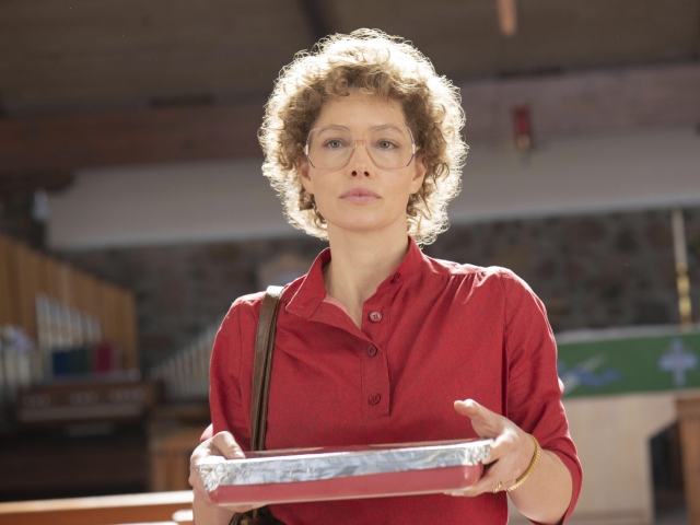 Jessica Biel ako Candy Montgomeryová