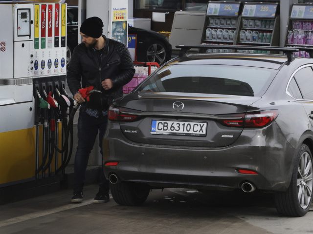 auto, benzín, ceny ropy, benzínka, čerpacia stanica, tankovanie