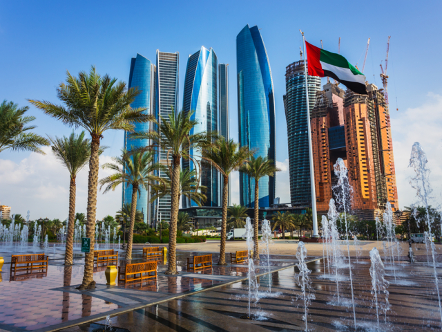 NEPOUZ Abu Dhabi je hlavnym mestom Spojenych arabskych emiratov. - Shutterstock.jpg