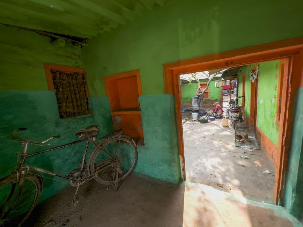 India dom, bicykel,