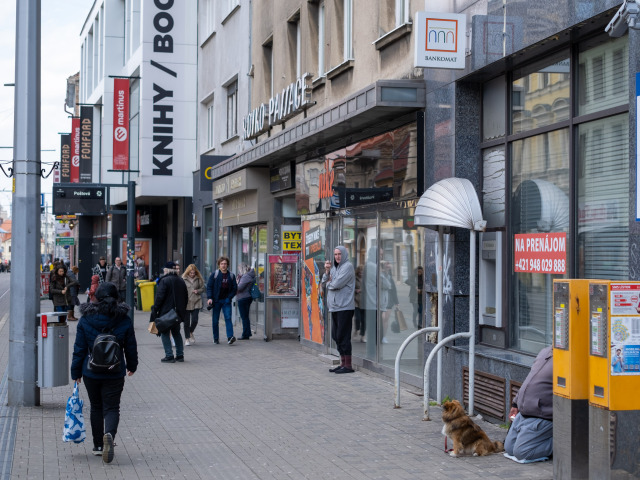 banka bankomat pobočka